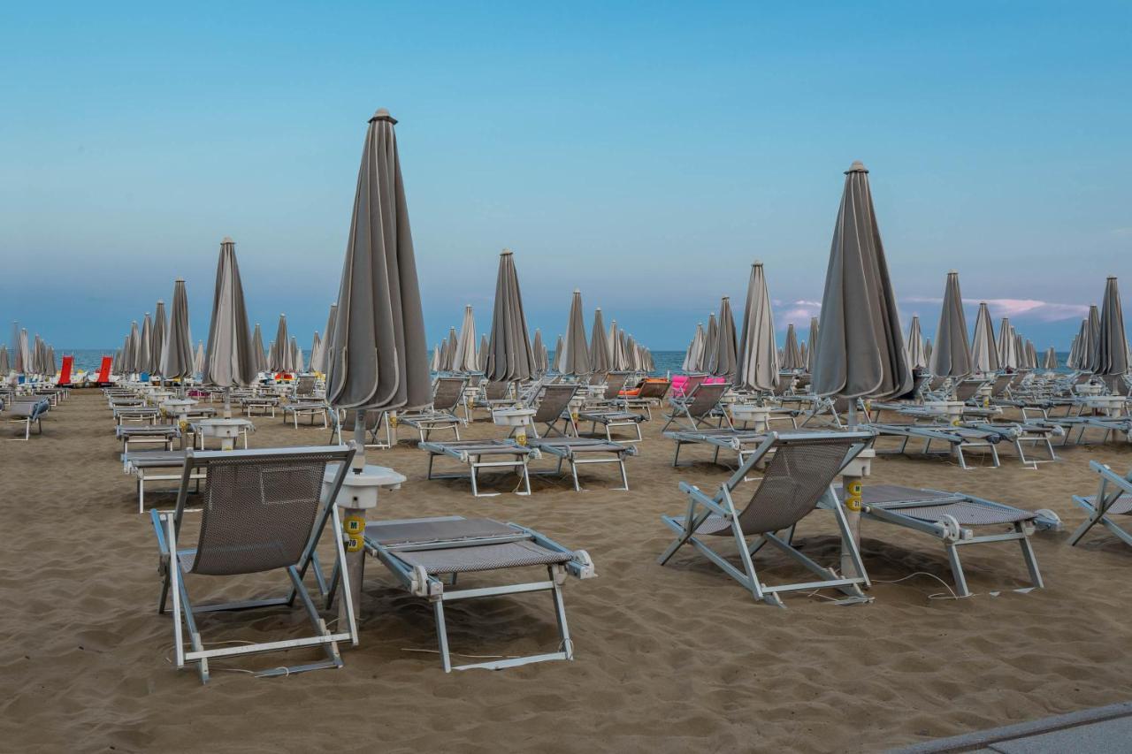 Hotel Delaville Frontemare Lido di Jesolo Kültér fotó